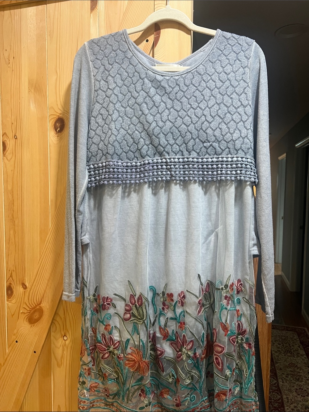 Simply contour Light Gray Embroidered Floral Boho Tunic Dress size large